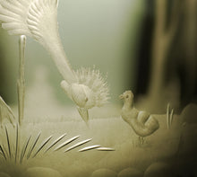 Lade das Bild in den Galerie-Viewer, BIRDS Flasche 267 mm / 10.5 in., klares Glas, Gravurbild Vögel
