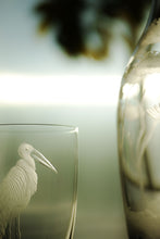 Lade das Bild in den Galerie-Viewer, BIRDS Becher 104 mm / 4.1 in. klares Glas, Gravurbild Marabu
